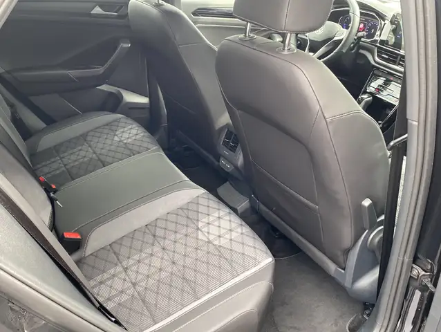 Volkswagen T-Roc view 16
