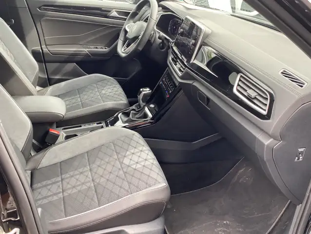 Volkswagen T-Roc view 17