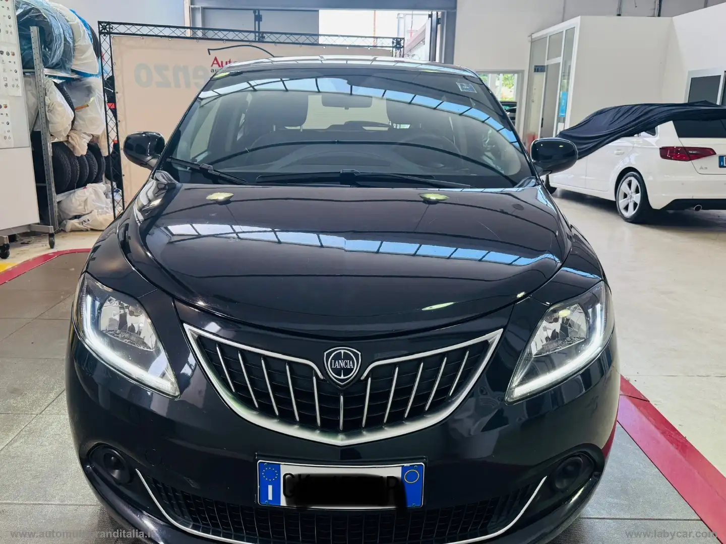 Lancia Ypsilon 1.0 FireFly 5p.S&S HYBRID SILVER . A.Ferr. Nero - 2