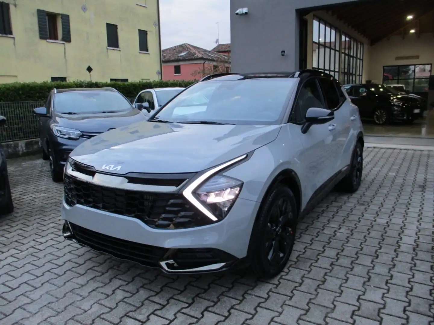 Kia Sportage 1.6 TGDi HEV AT Special Edition TETTO Grigio - 2
