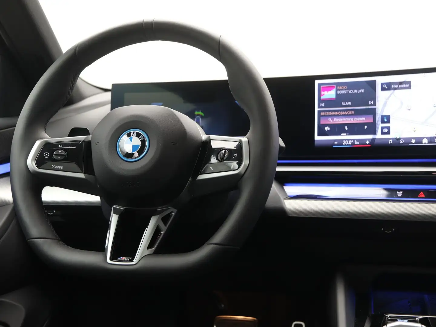 BMW i5 Touring eDrive40 M-Sport Edit. 84 kWh Zelená - 2