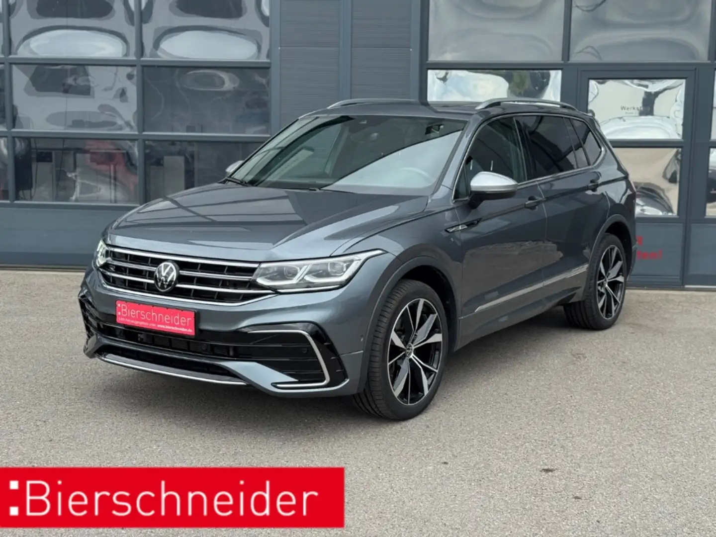 Volkswagen Tiguan Allspace 2.0 TDI DSG 4Mo. R-Line 7-S. NAVI PANORAMA AHK STA Grau - 1