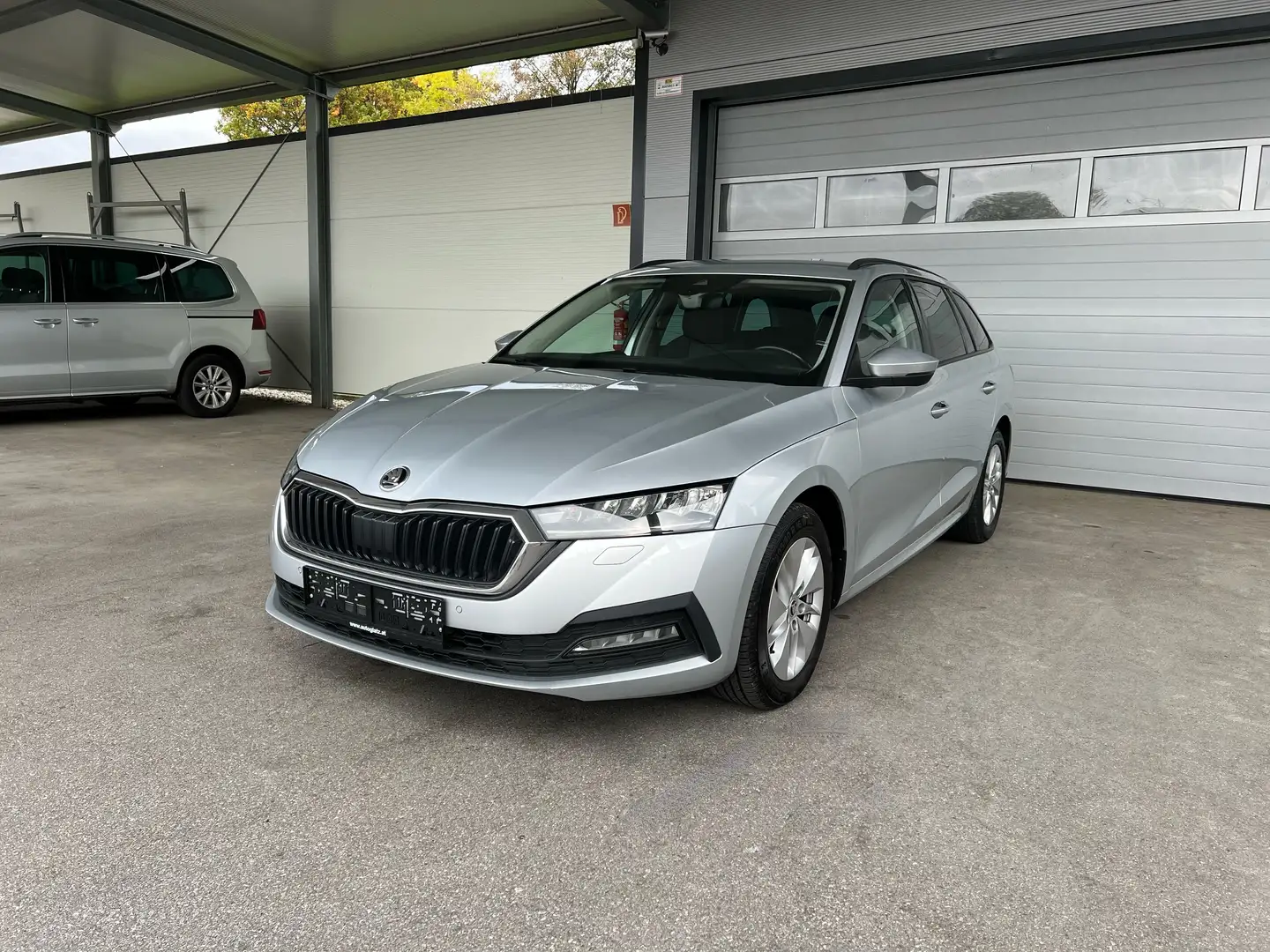 Skoda Octavia Combi 2,0 TDI Ambition LED/LANE ASSIST/PARK/KAMERA Silber - 2