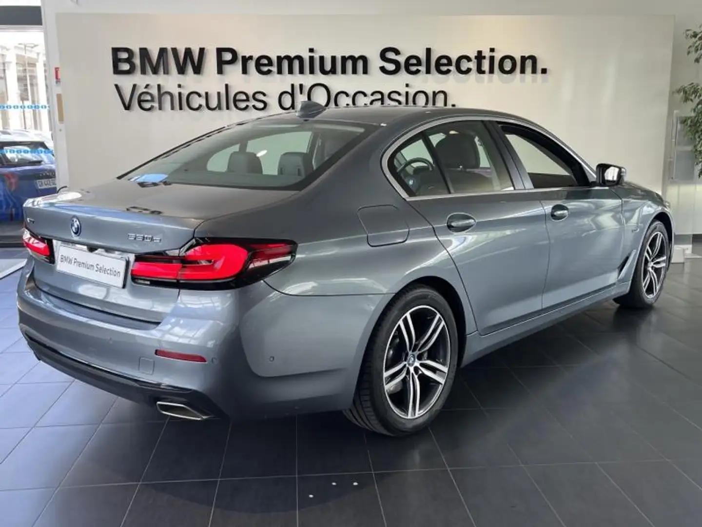 BMW 530 530eA xDrive 292ch Business Design Steptronic Bleu - 2