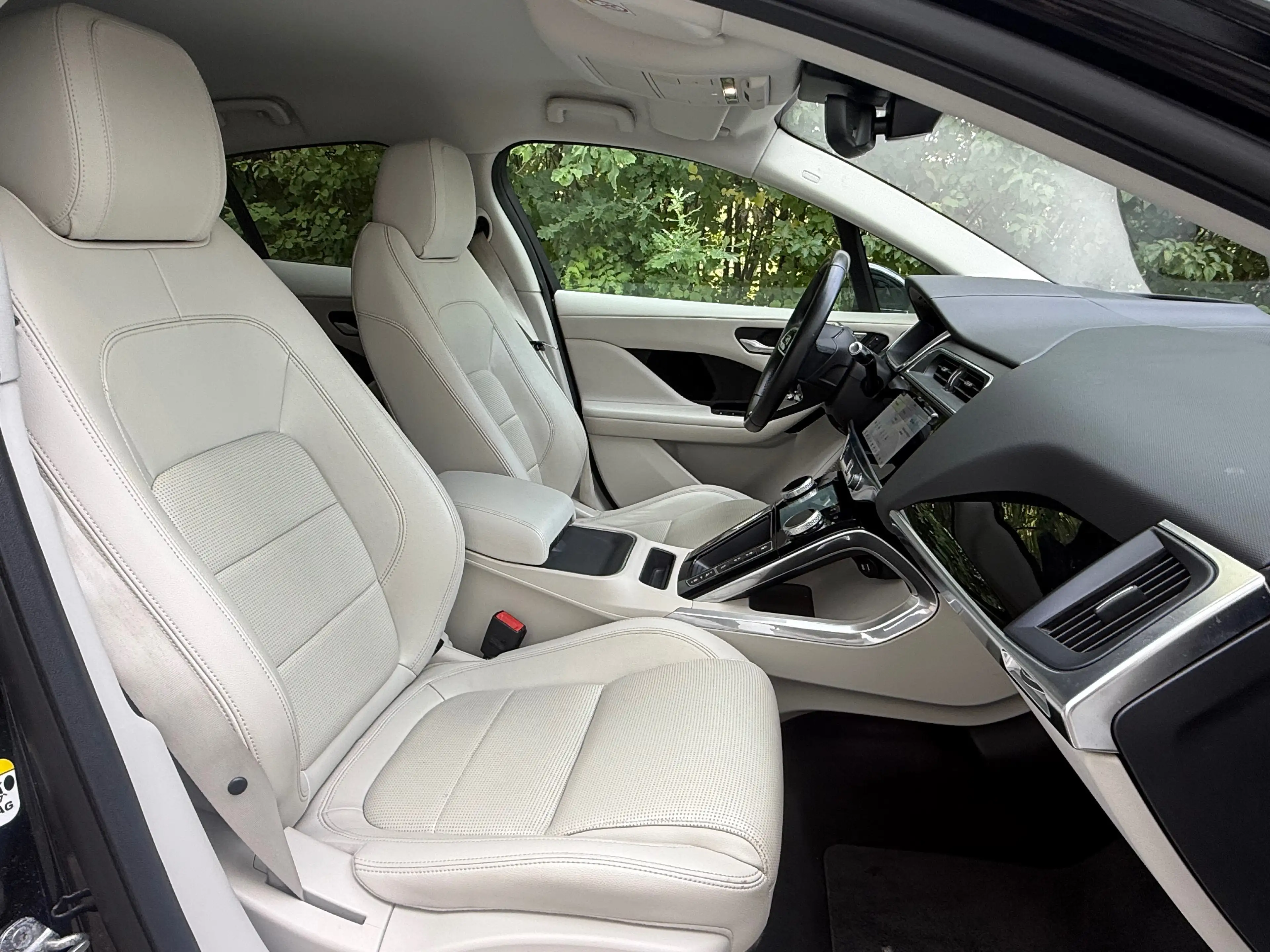 Jaguar I-Pace Top Farbkombination - gepflegt - Top Optik - Finanzierung - Allrad — photo 13