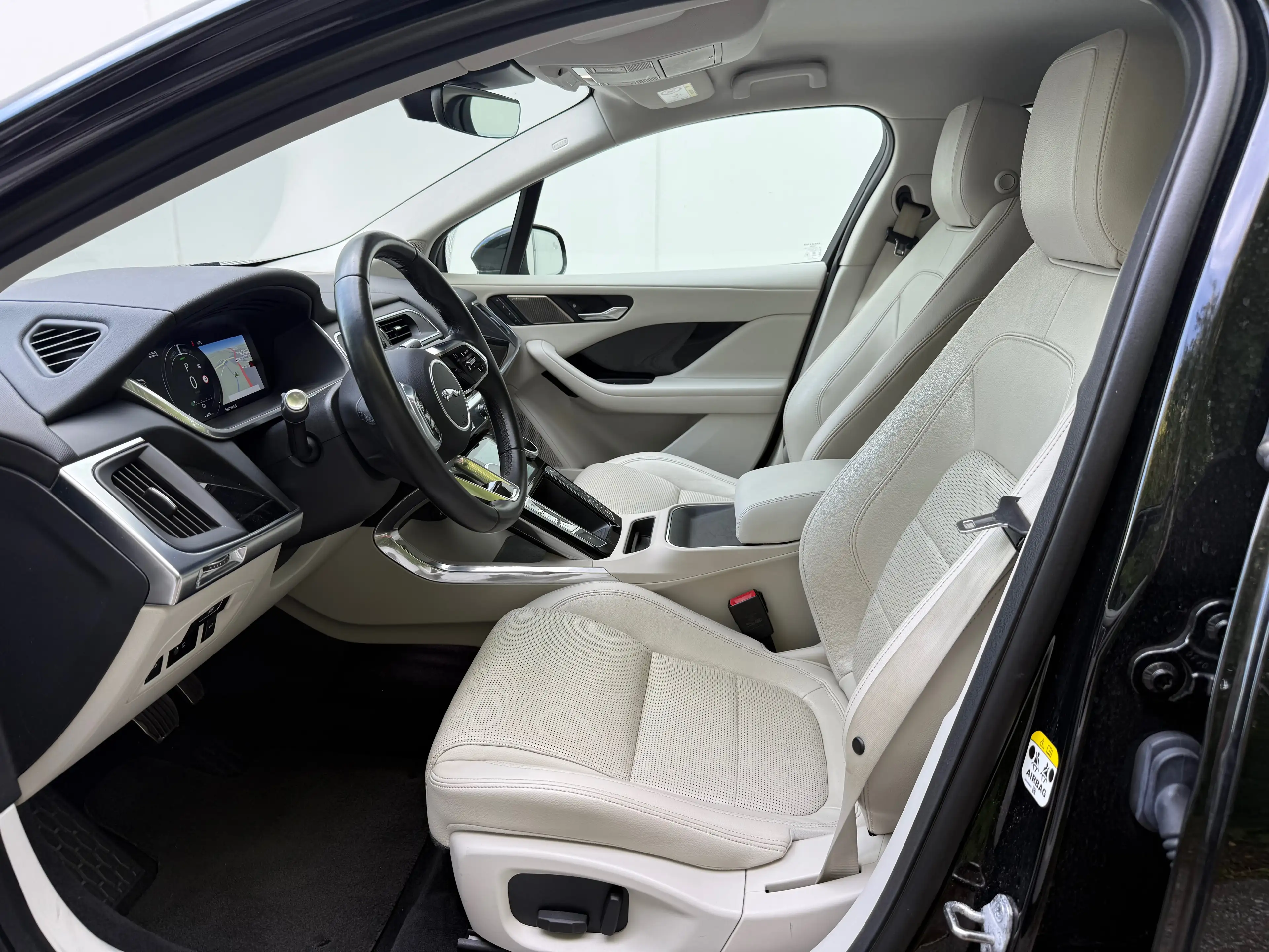 Jaguar I-Pace Top Farbkombination - gepflegt - Top Optik - Finanzierung - Allrad — photo 9