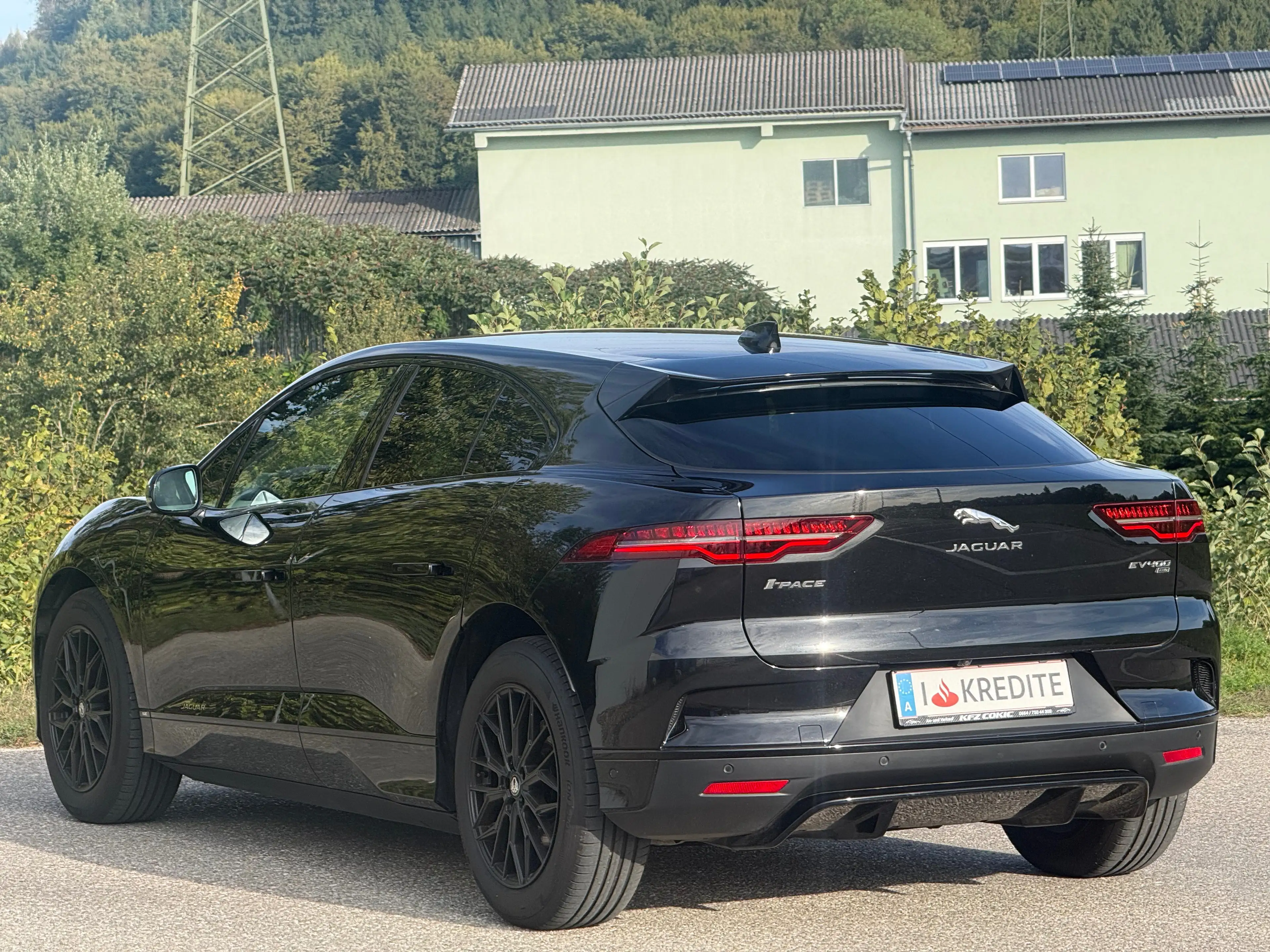 Jaguar I-Pace Top Farbkombination - gepflegt - Top Optik - Finanzierung - Allrad — photo 3