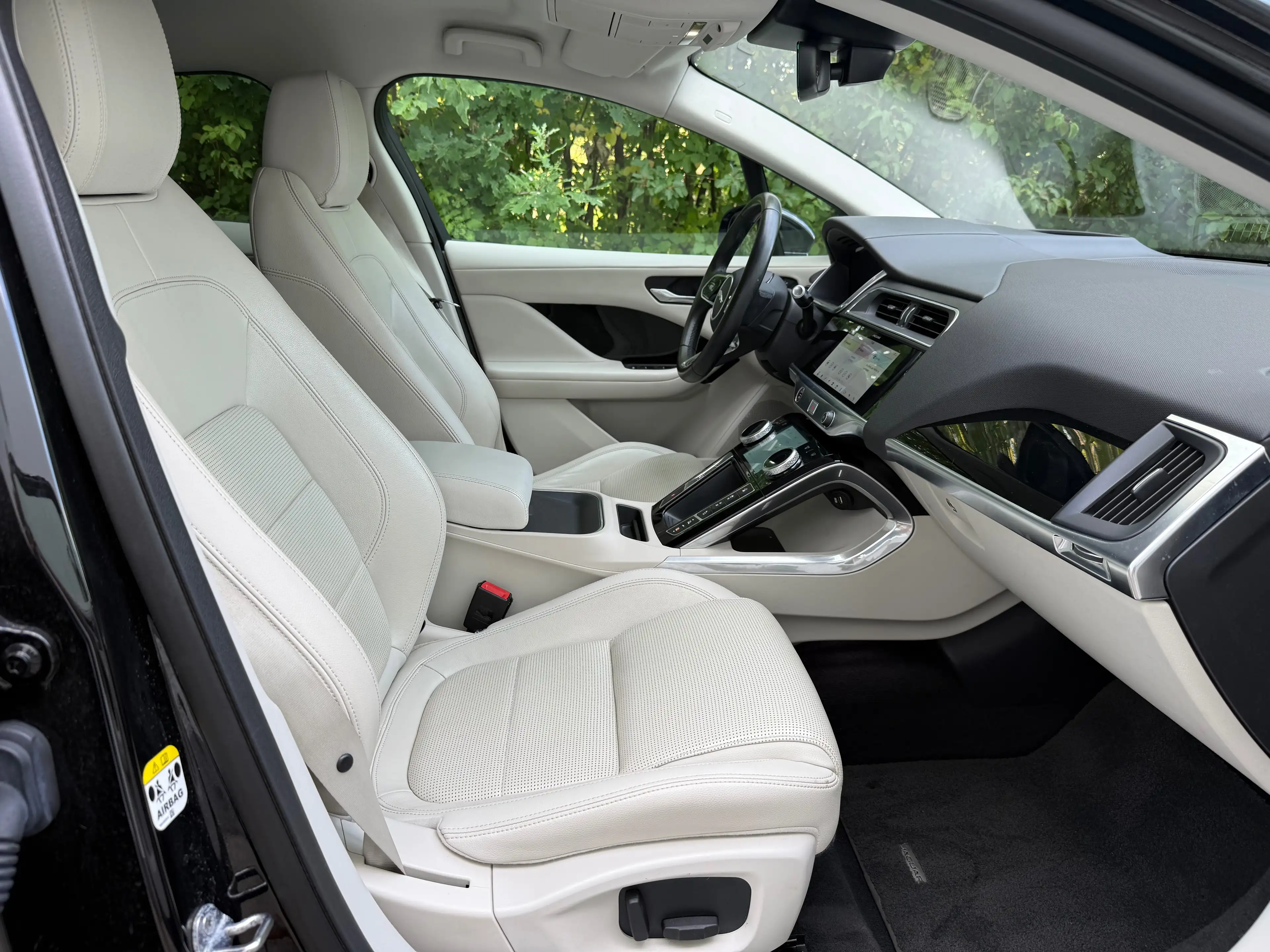 Jaguar I-Pace Top Farbkombination - gepflegt - Top Optik - Finanzierung - Allrad — photo 12