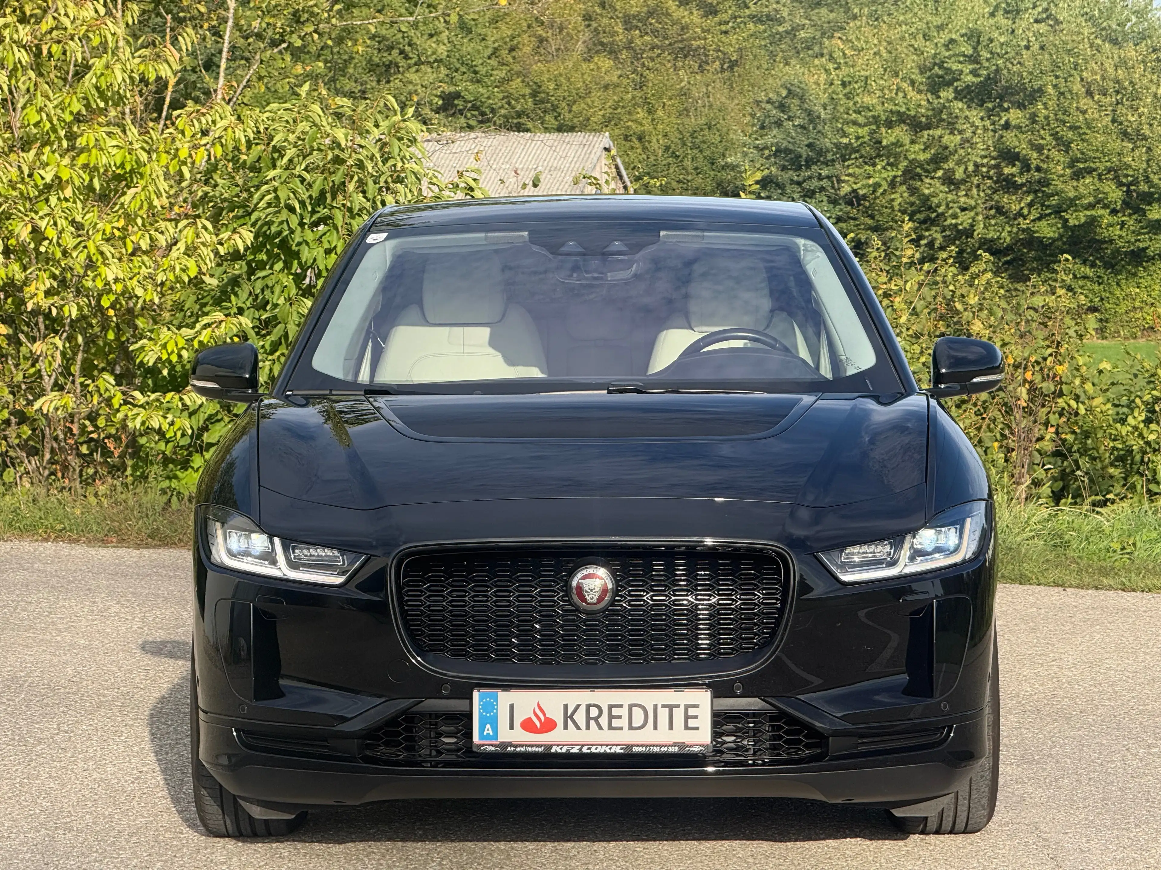 Jaguar I-Pace Top Farbkombination - gepflegt - Top Optik - Finanzierung - Allrad — photo 8