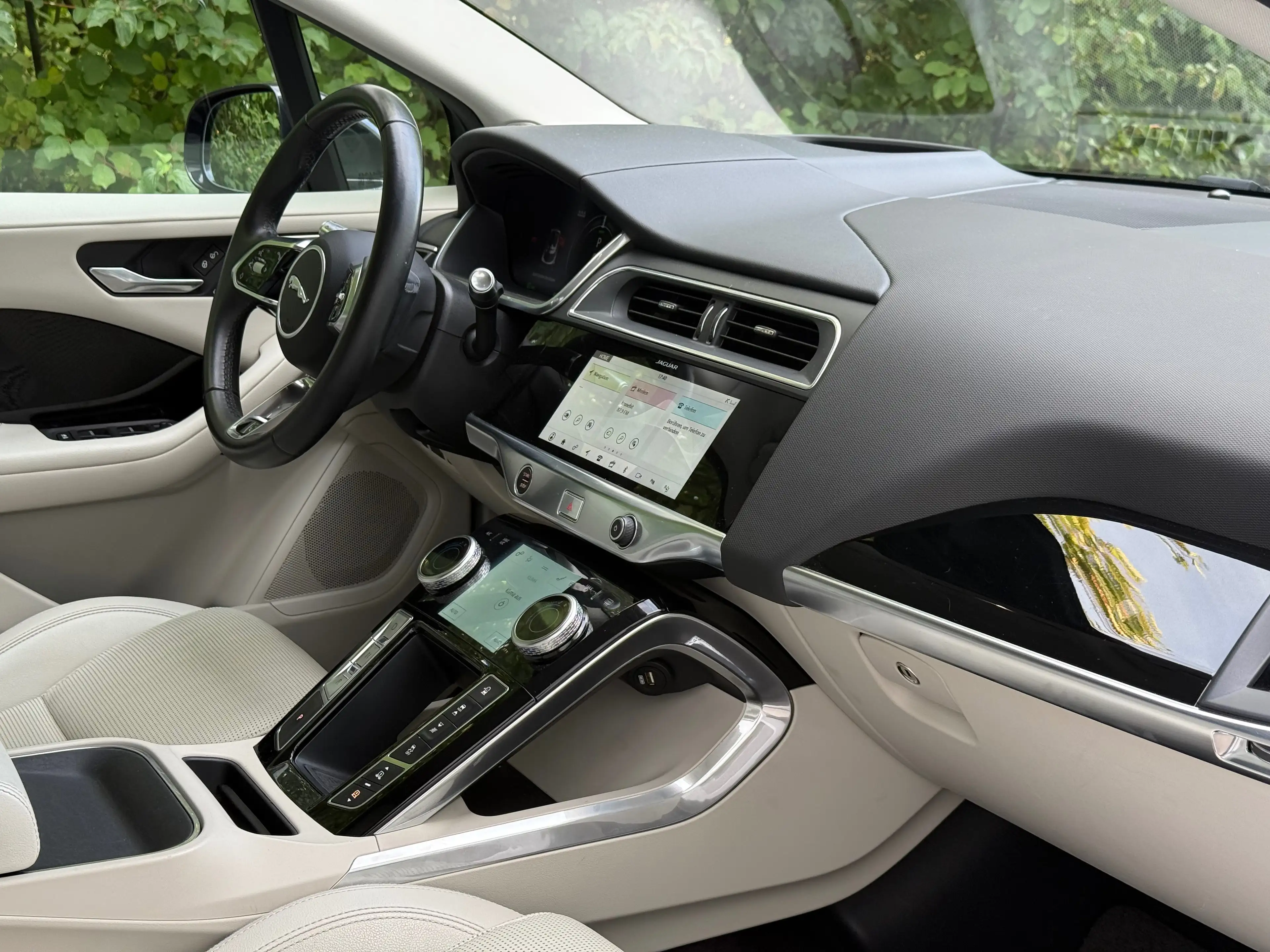 Jaguar I-Pace Top Farbkombination - gepflegt - Top Optik - Finanzierung - Allrad — photo 14