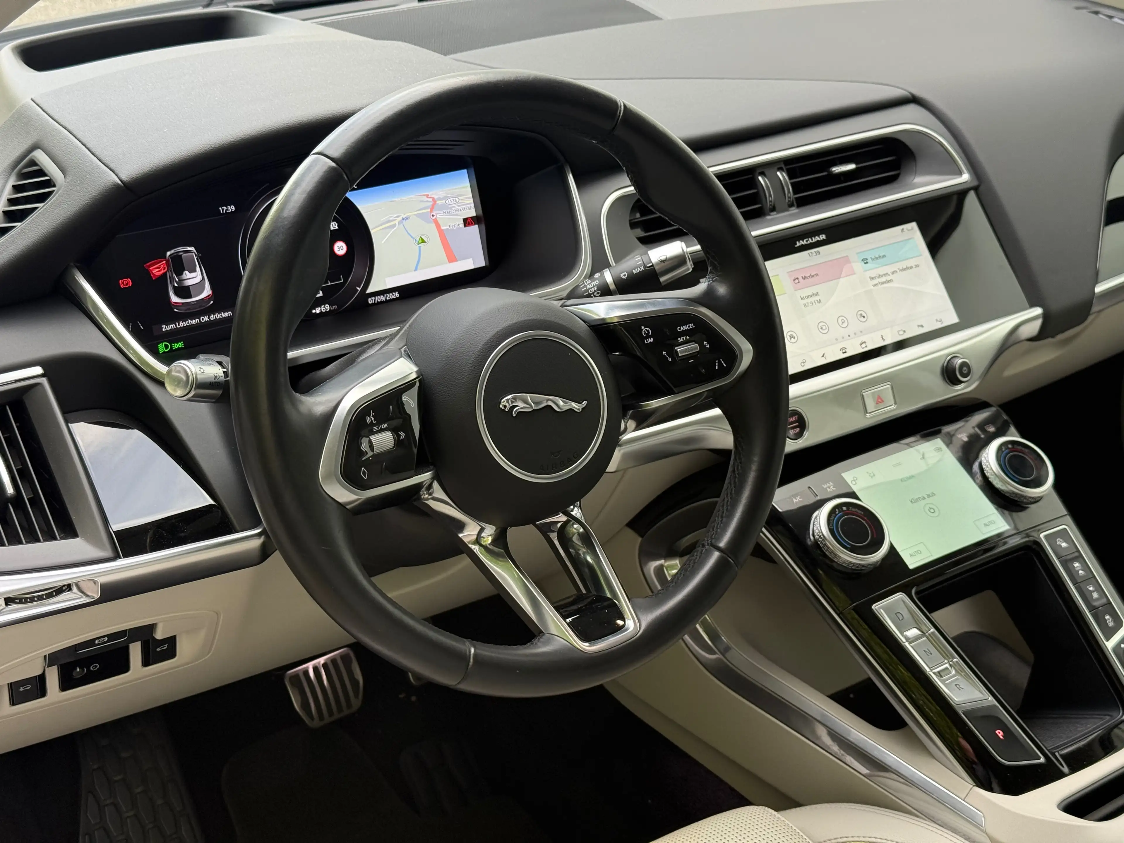 Jaguar I-Pace Top Farbkombination - gepflegt - Top Optik - Finanzierung - Allrad — photo 11