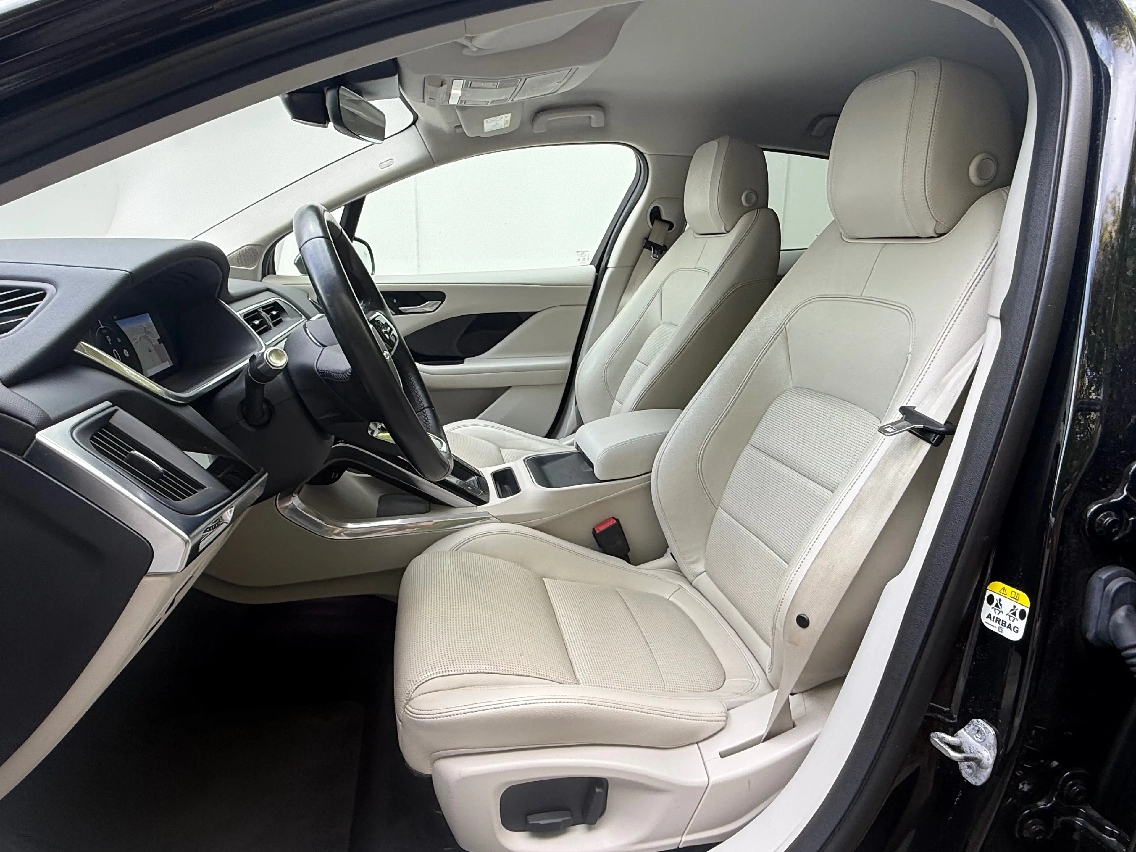 Jaguar I-Pace Top Farbkombination - gepflegt - Top Optik - Finanzierung - Allrad — photo 10
