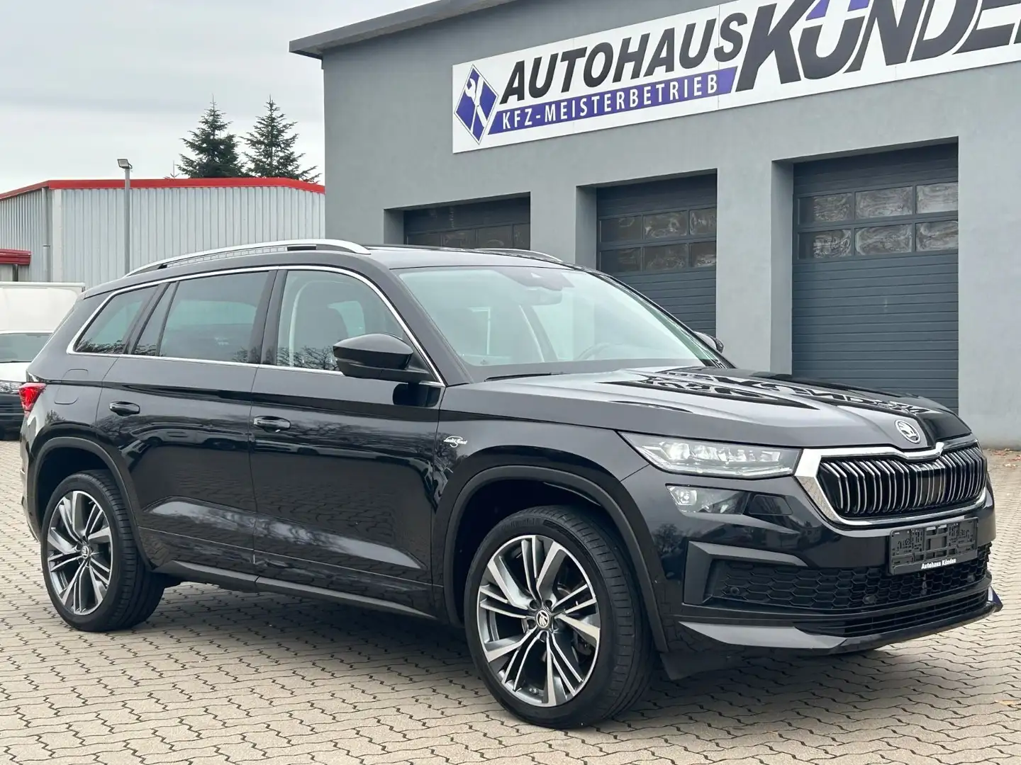 Skoda Kodiaq L&K 4x4 °Pano°Leder°VC°360°AHK° Schwarz - 2