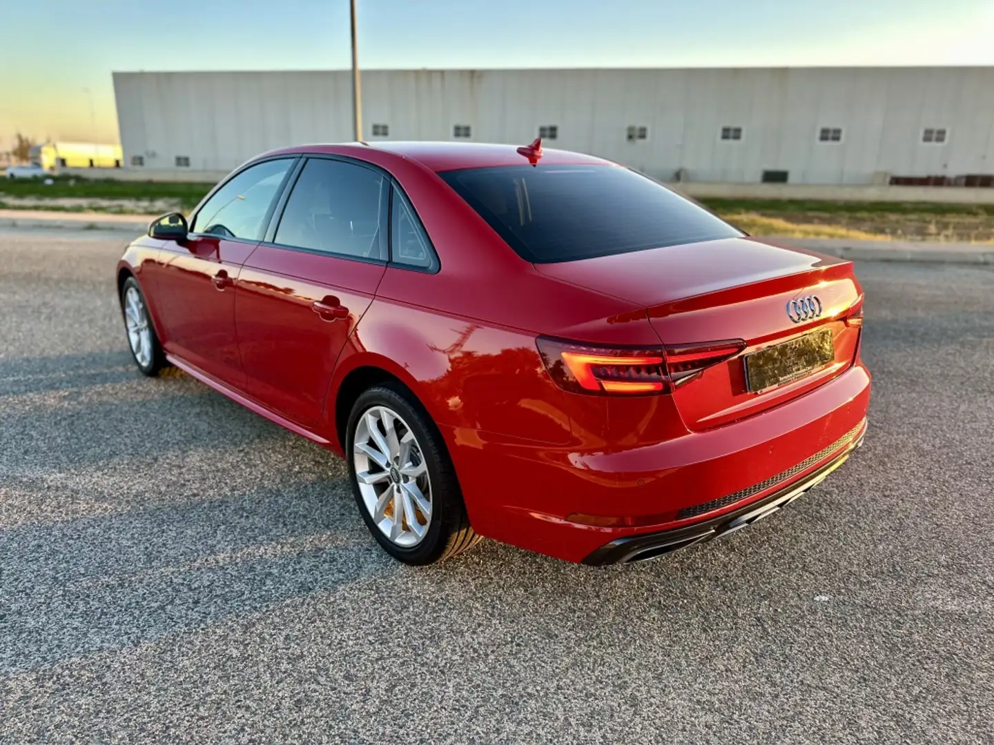 Audi A4 2.0TDI S tronic 110kW Rojo - 2