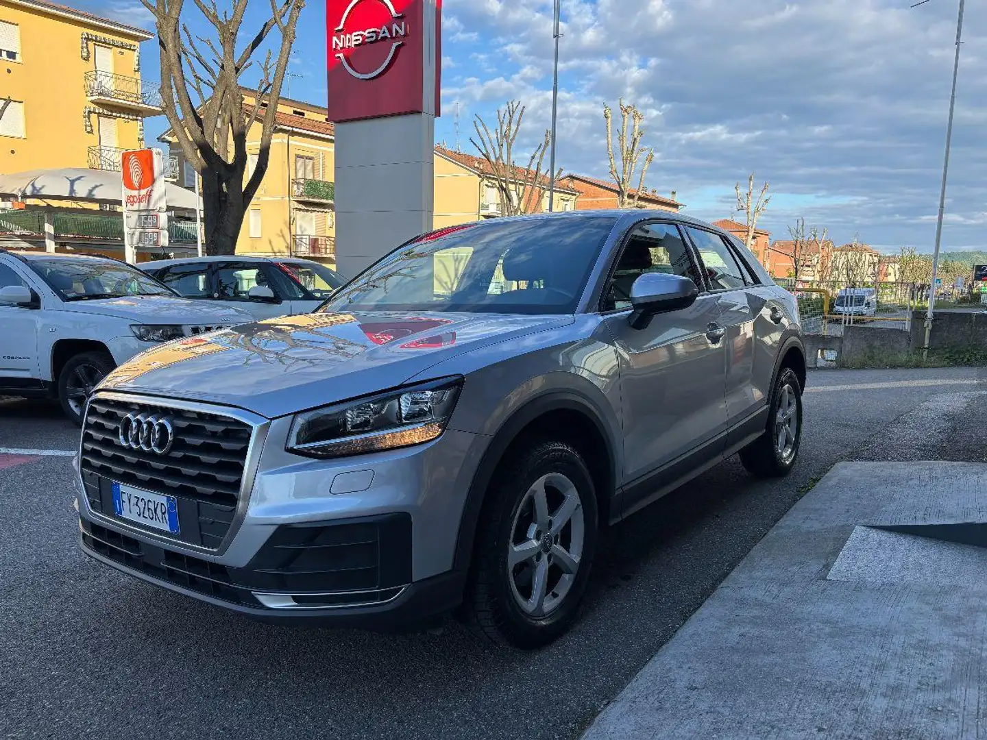 Audi Q2 30 TDI S tronic Business Grau - 1