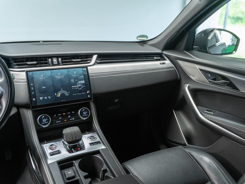 Jaguar F-Pace 2.0 P400e PHEV R-Dynamic Pano HuD 360° FULL — photo 15