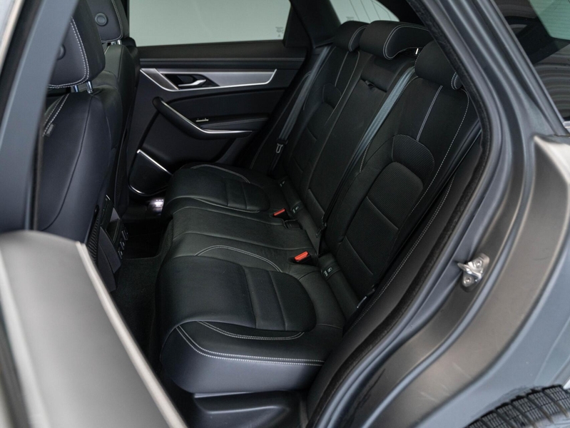 Jaguar F-Pace 2.0 P400e PHEV R-Dynamic Pano HuD 360° FULL — photo 49