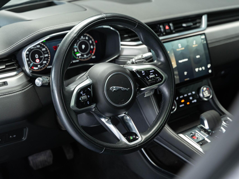 Jaguar F-Pace 2.0 P400e PHEV R-Dynamic Pano HuD 360° FULL — photo 26