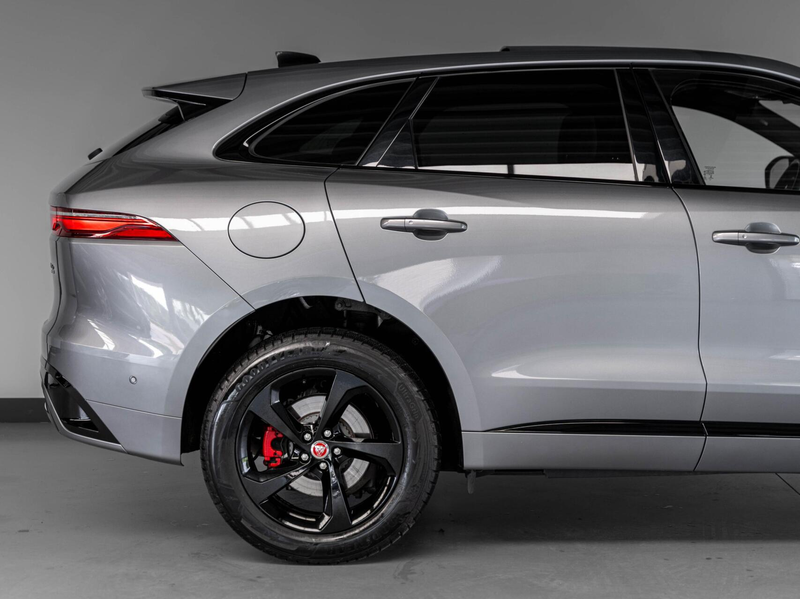 Jaguar F-Pace 2.0 P400e PHEV R-Dynamic Pano HuD 360° FULL — photo 45