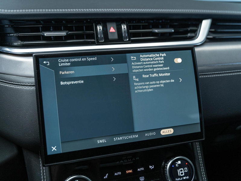 Jaguar F-Pace 2.0 P400e PHEV R-Dynamic Pano HuD 360° FULL — photo 38