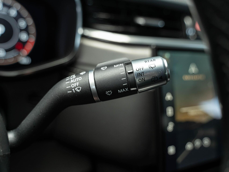 Jaguar F-Pace 2.0 P400e PHEV R-Dynamic Pano HuD 360° FULL — photo 31