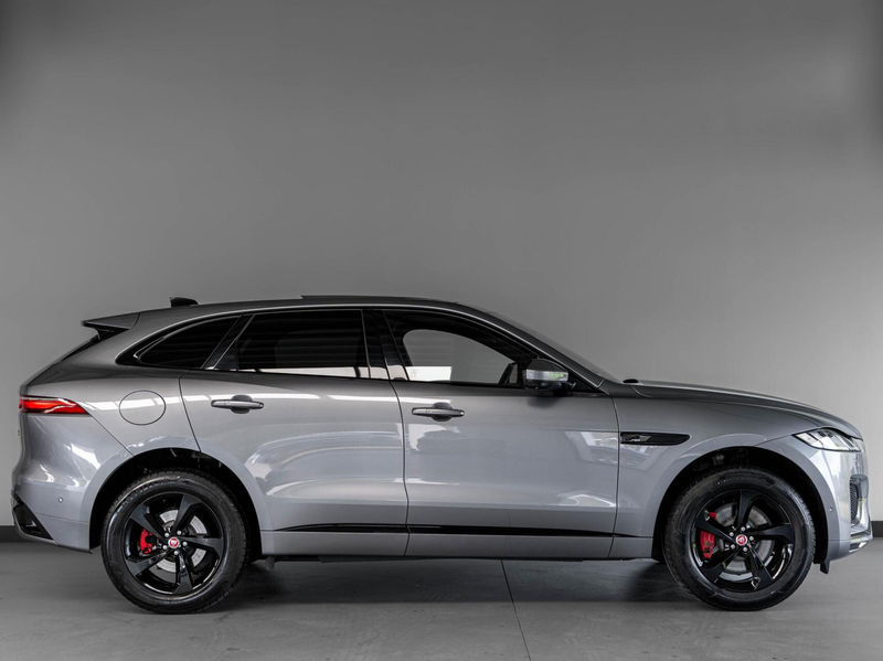 Jaguar F-Pace 2.0 P400e PHEV R-Dynamic Pano HuD 360° FULL — photo 44