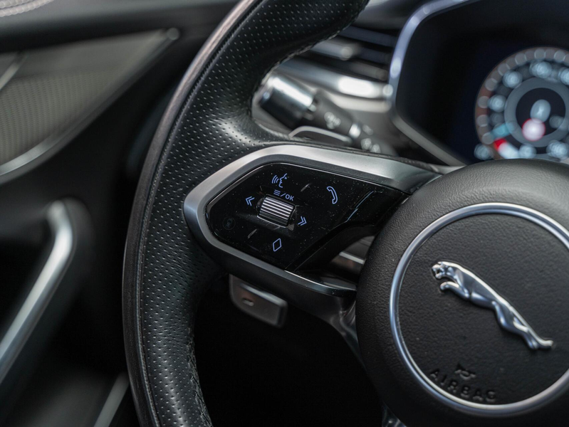 Jaguar F-Pace 2.0 P400e PHEV R-Dynamic Pano HuD 360° FULL — photo 27
