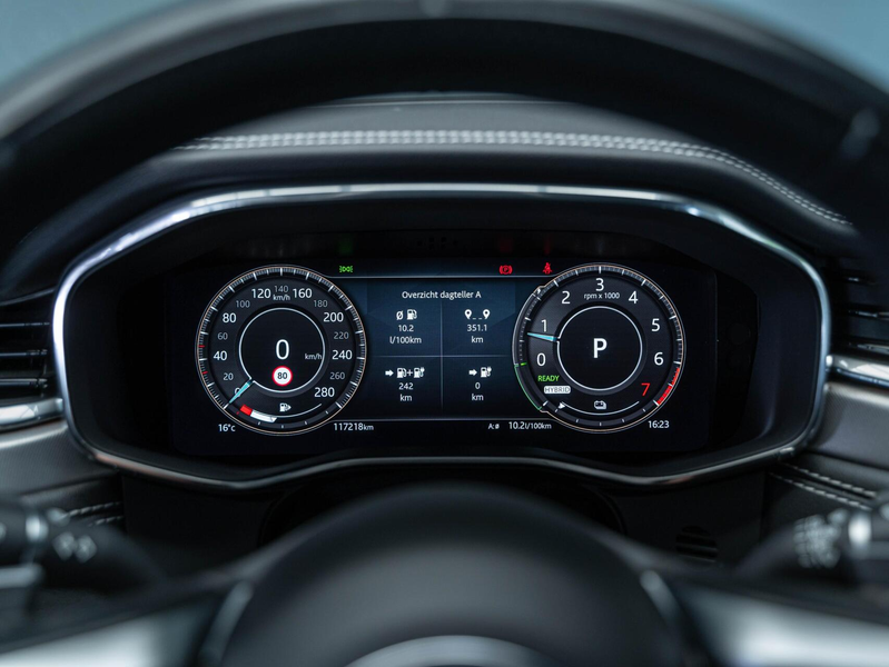 Jaguar F-Pace 2.0 P400e PHEV R-Dynamic Pano HuD 360° FULL — photo 32
