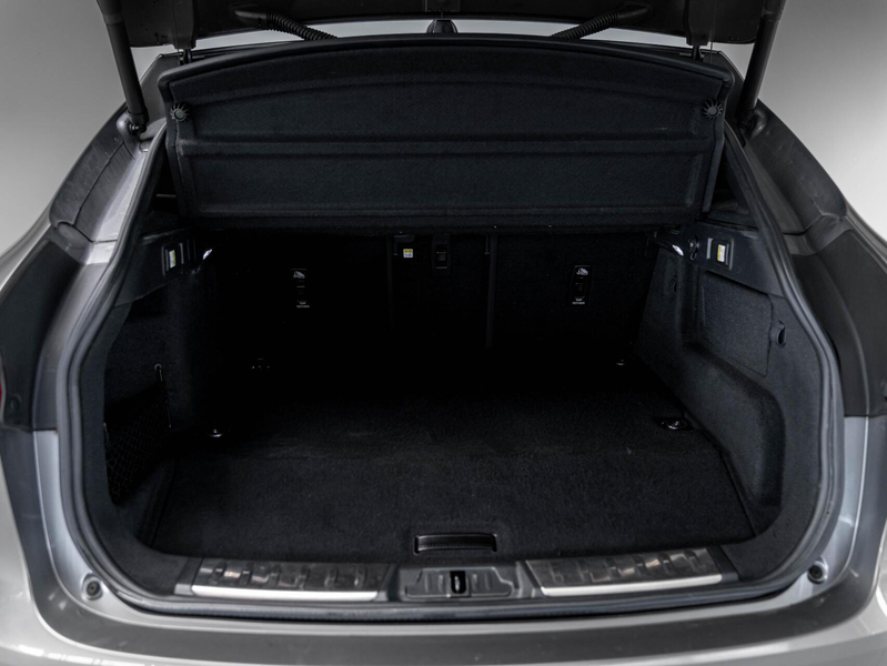 Jaguar F-Pace 2.0 P400e PHEV R-Dynamic Pano HuD 360° FULL — photo 50