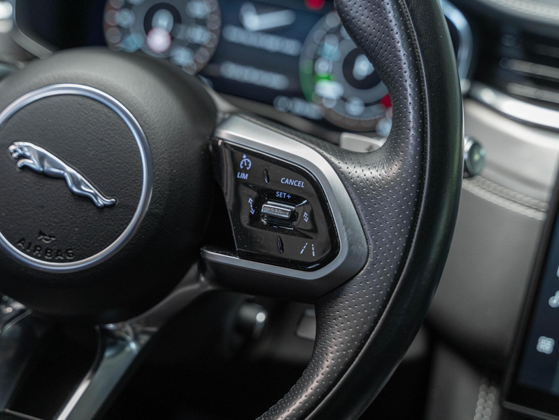 Jaguar F-Pace 2.0 P400e PHEV R-Dynamic Pano HuD 360° FULL — photo 28