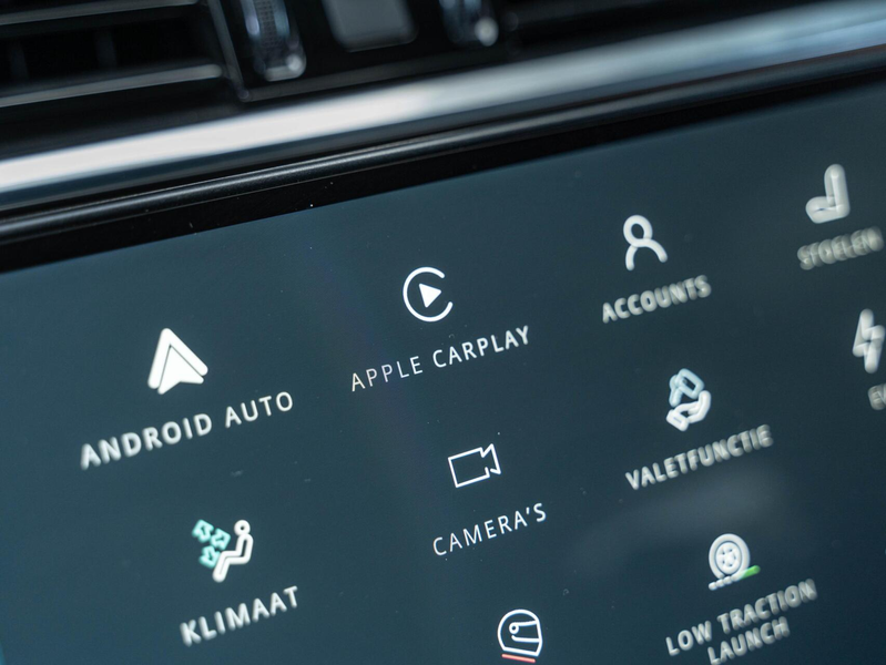 Jaguar F-Pace 2.0 P400e PHEV R-Dynamic Pano HuD 360° FULL — photo 35