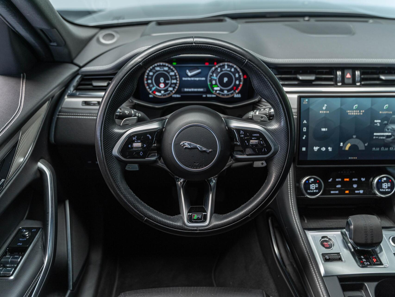 Jaguar F-Pace 2.0 P400e PHEV R-Dynamic Pano HuD 360° FULL — photo 47