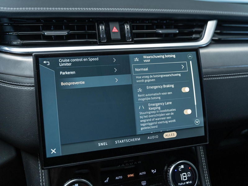 Jaguar F-Pace 2.0 P400e PHEV R-Dynamic Pano HuD 360° FULL — photo 37