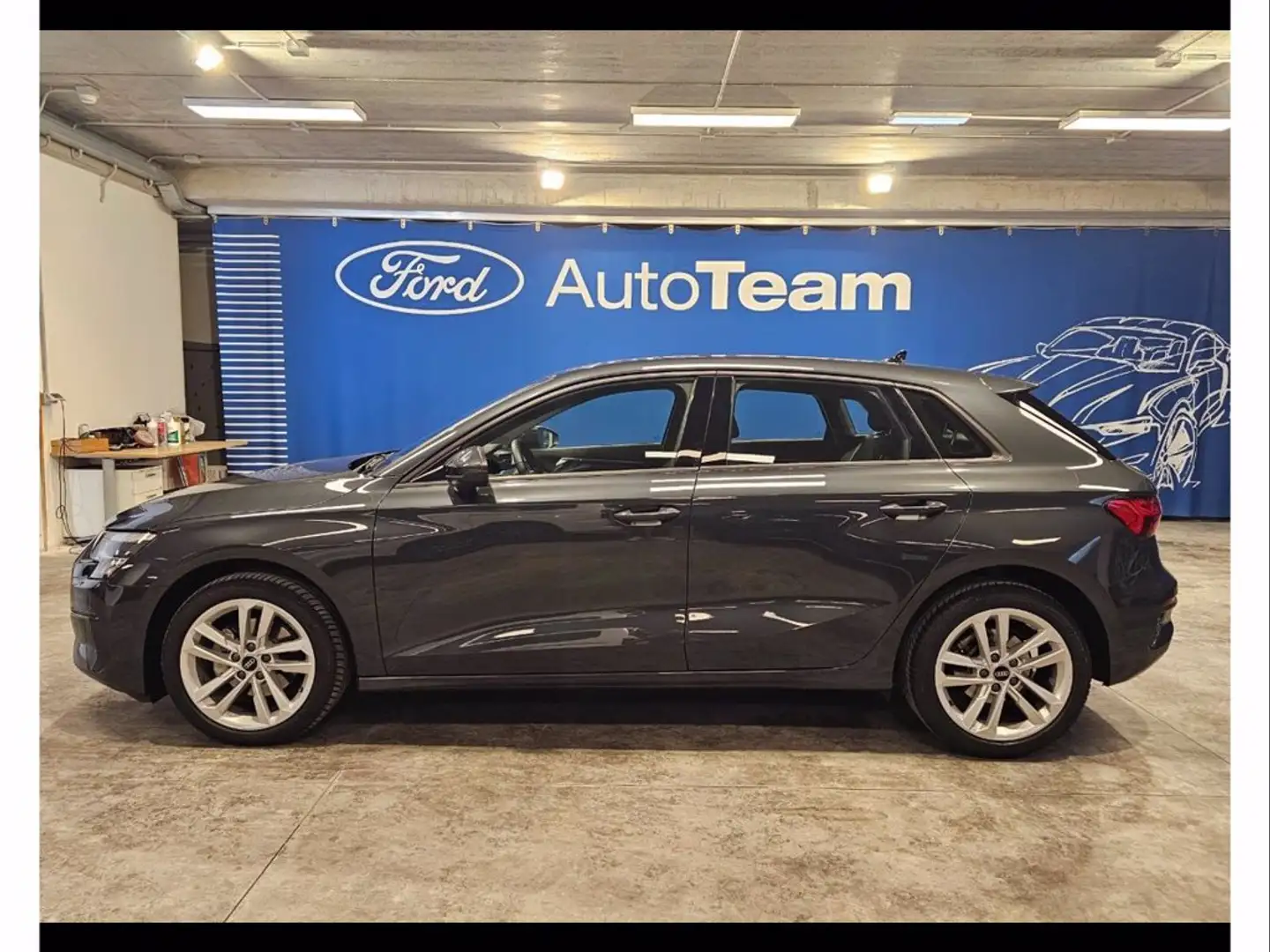 Audi A3 sportback 30 2.0 tdi s-tronic Grijs - 2