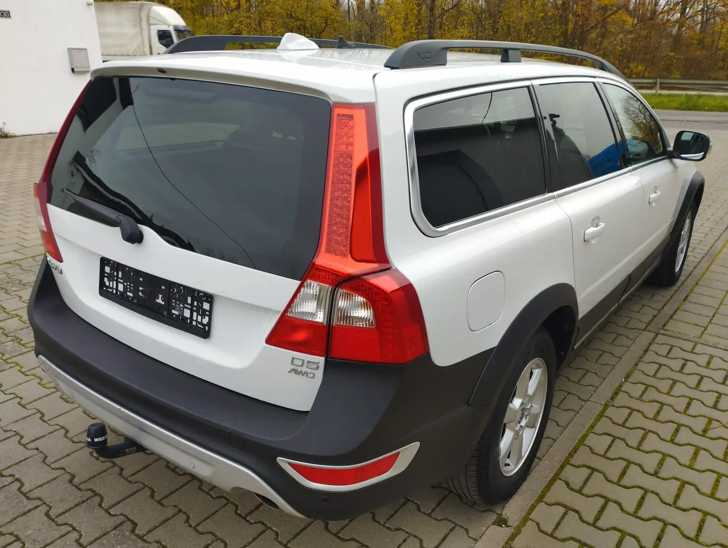 Volvo XC70 XC70 D5 AWD - TÜV+Zahnriemen+Öl neu - 1