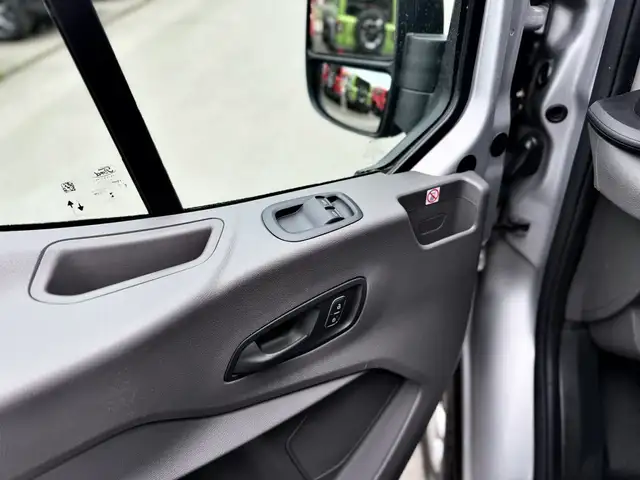 Ford Transit view 12