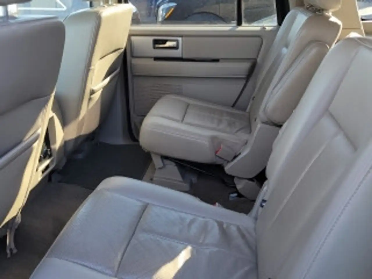Ford Expedition снимка Ford Expedition