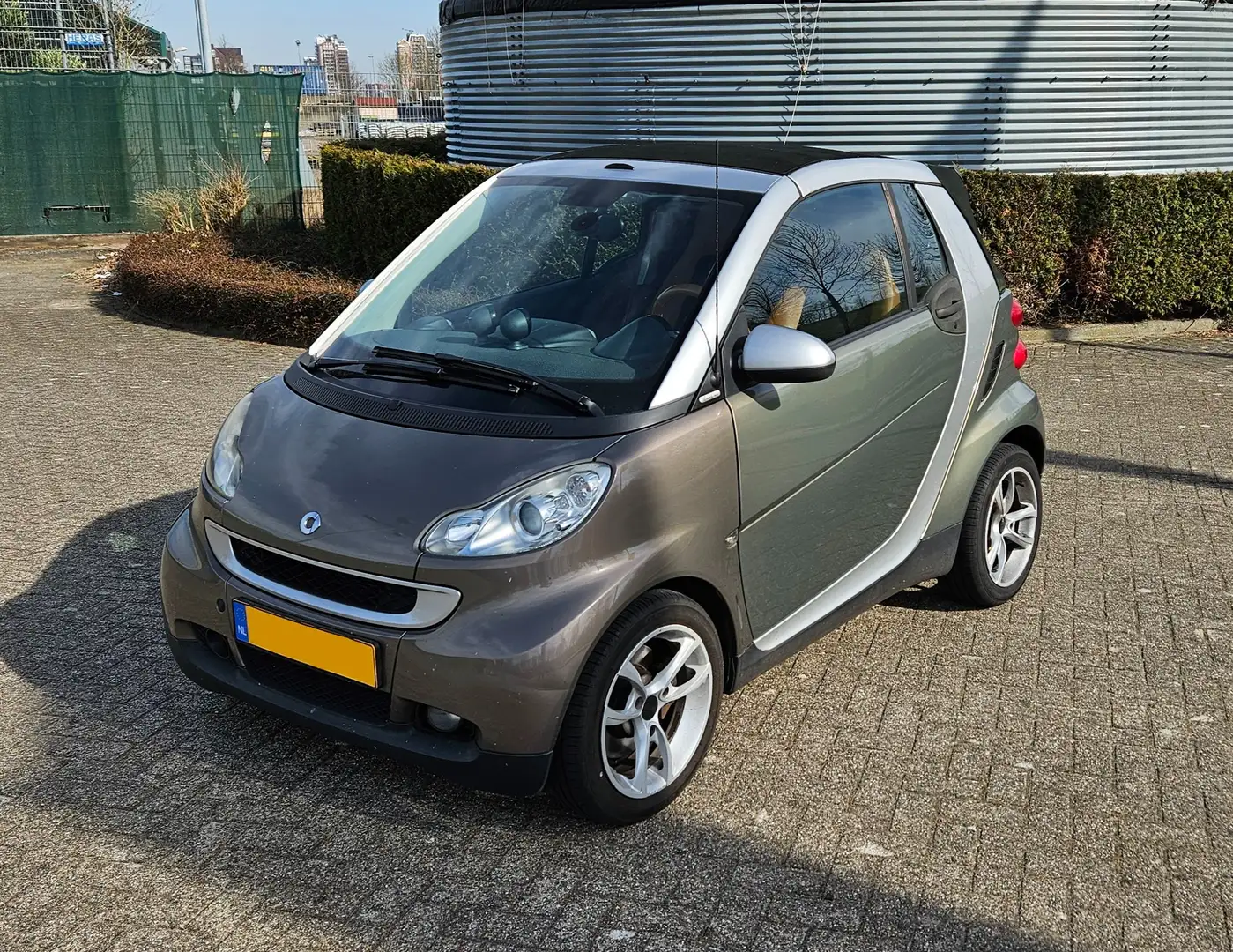 smart forTwo 1.0 Turbo Cabrio Passion Edition One Automaat smeđa - 1