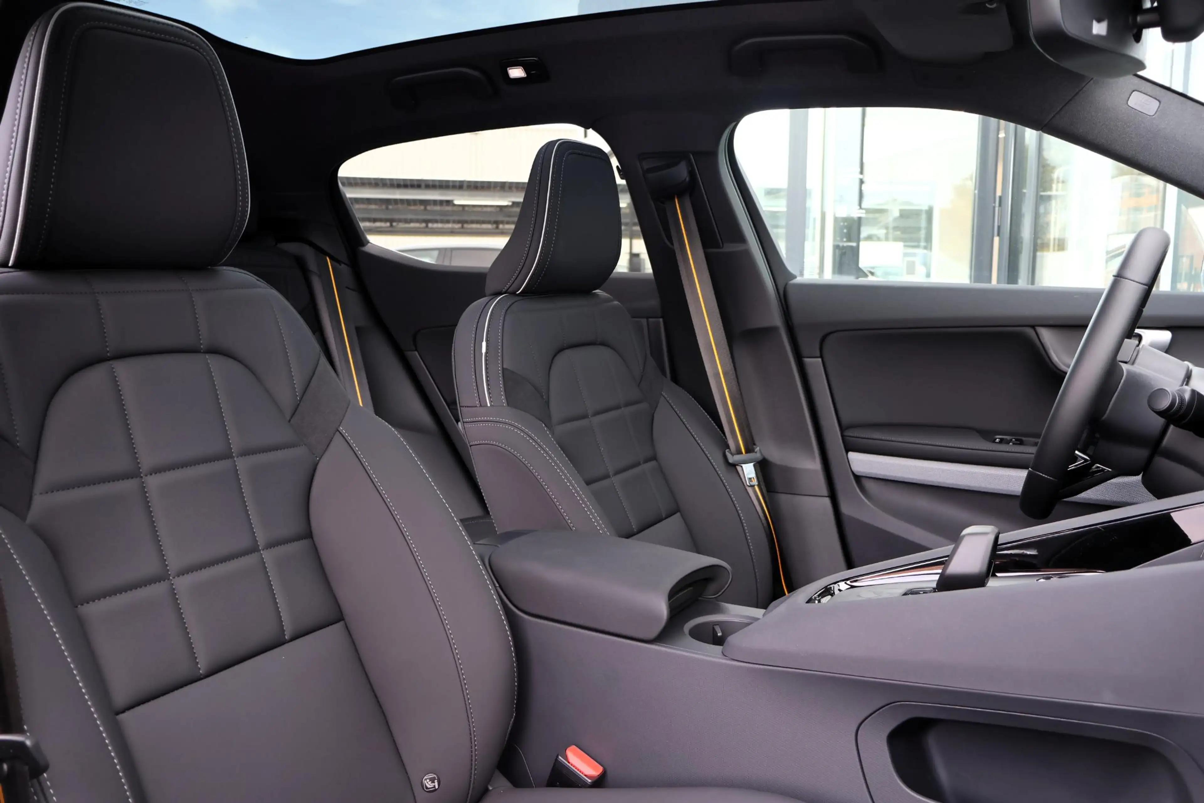 Polestar 2 Long Range Single Motor Prime 82 kWh Harman/Kardon — photo 2