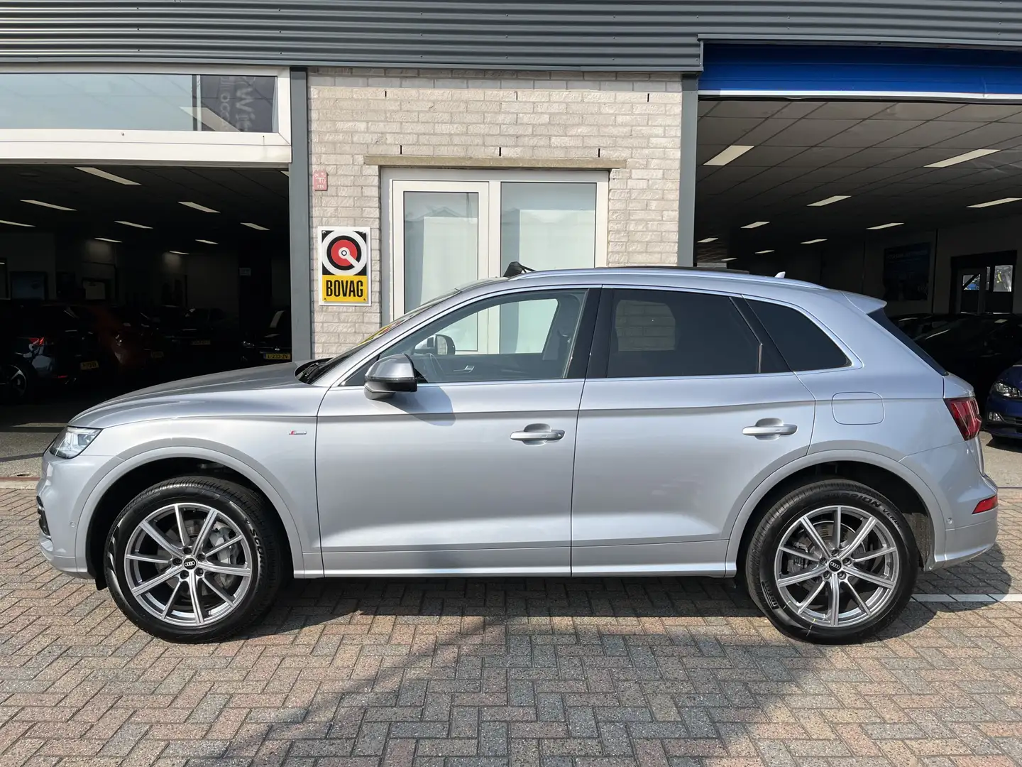 Audi Q5 55 TFSI e Quattro S-Line / AUTOMAAT/ PANO/ LUCHTVE Zilver - 2