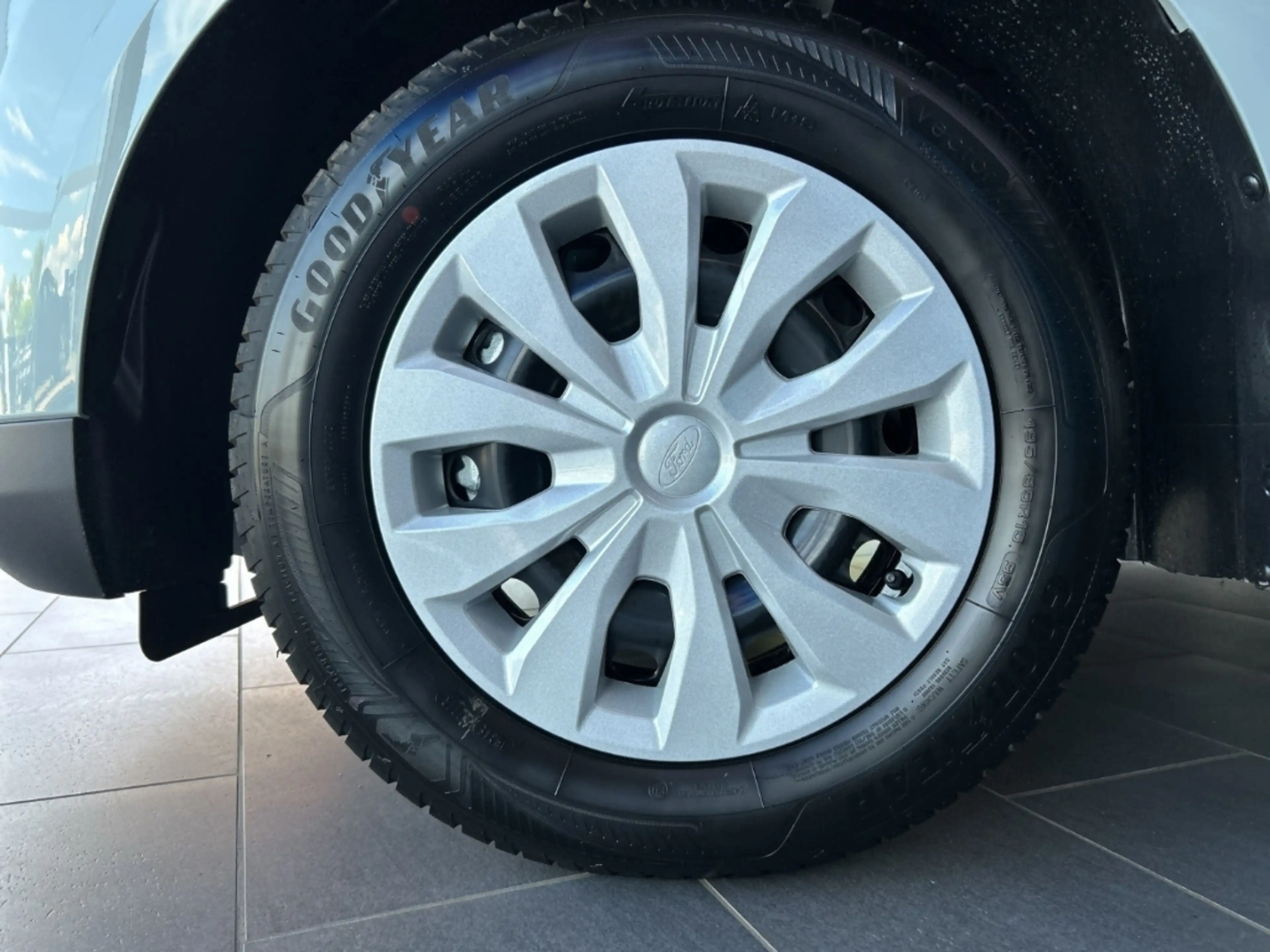 Ford Transit Courier Trend Doppelkabine Kamera PDCv+ Musikstreaming — photo 8