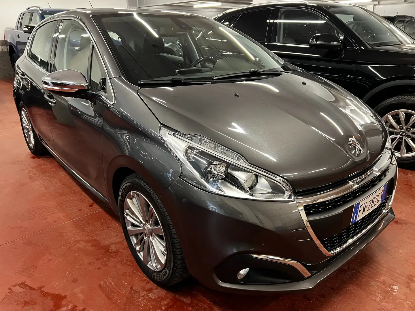 Peugeot 208 208 5p 1.2 puretech Allure s Grijs - 1