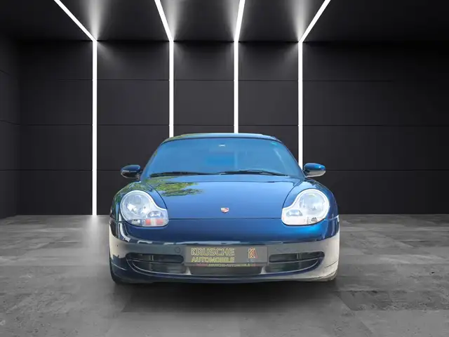 Porsche 911 view 7