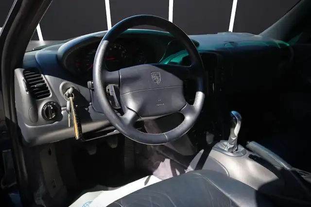 Porsche 911 view 9