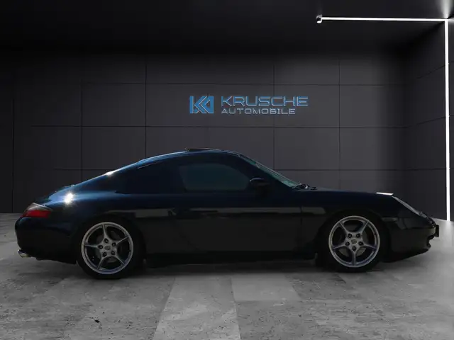 Porsche 911 view 5
