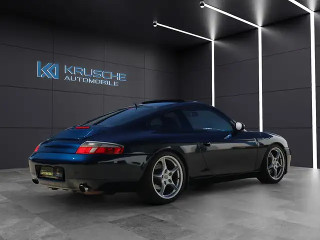 Porsche 911 view 4