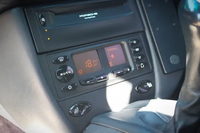 Porsche 911 view 11