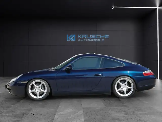 Porsche 911 view 2
