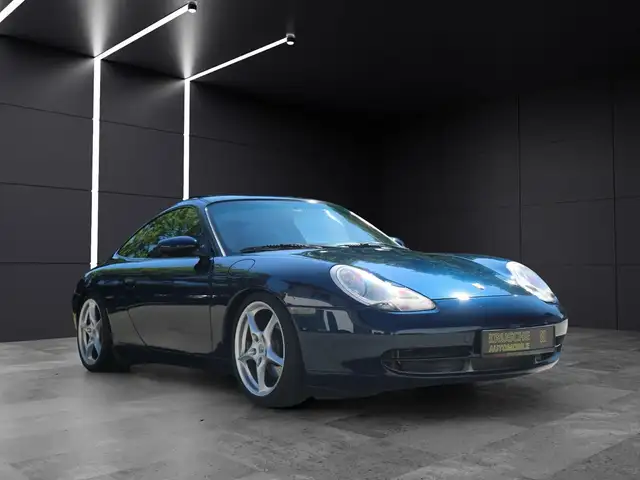 Porsche 911 view 6