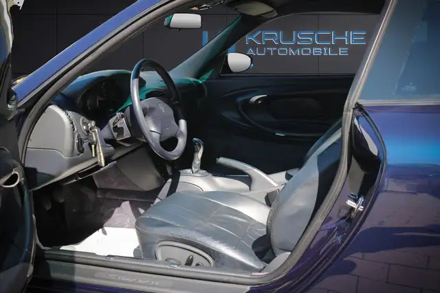 Porsche 911 view 8